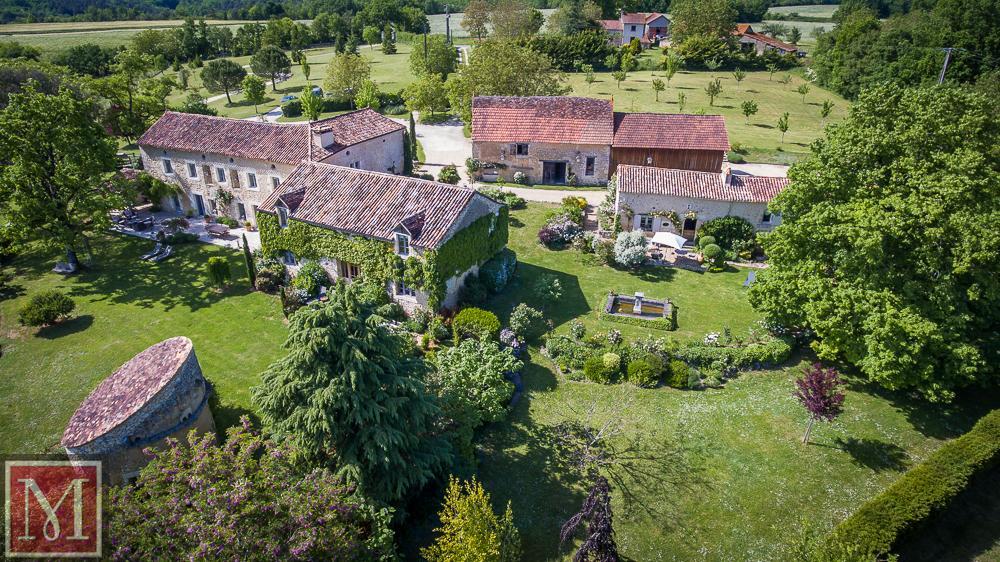 Le Manoir De Beauregard Bed & Breakfast Clermont-de-Beauregard Bagian luar foto