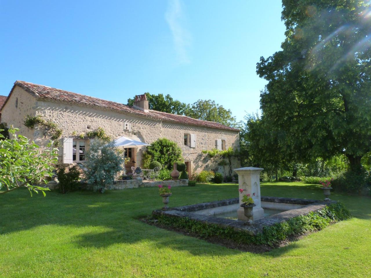 Le Manoir De Beauregard Bed & Breakfast Clermont-de-Beauregard Bagian luar foto