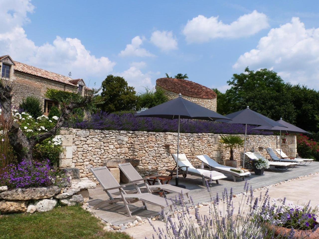Le Manoir De Beauregard Bed & Breakfast Clermont-de-Beauregard Bagian luar foto